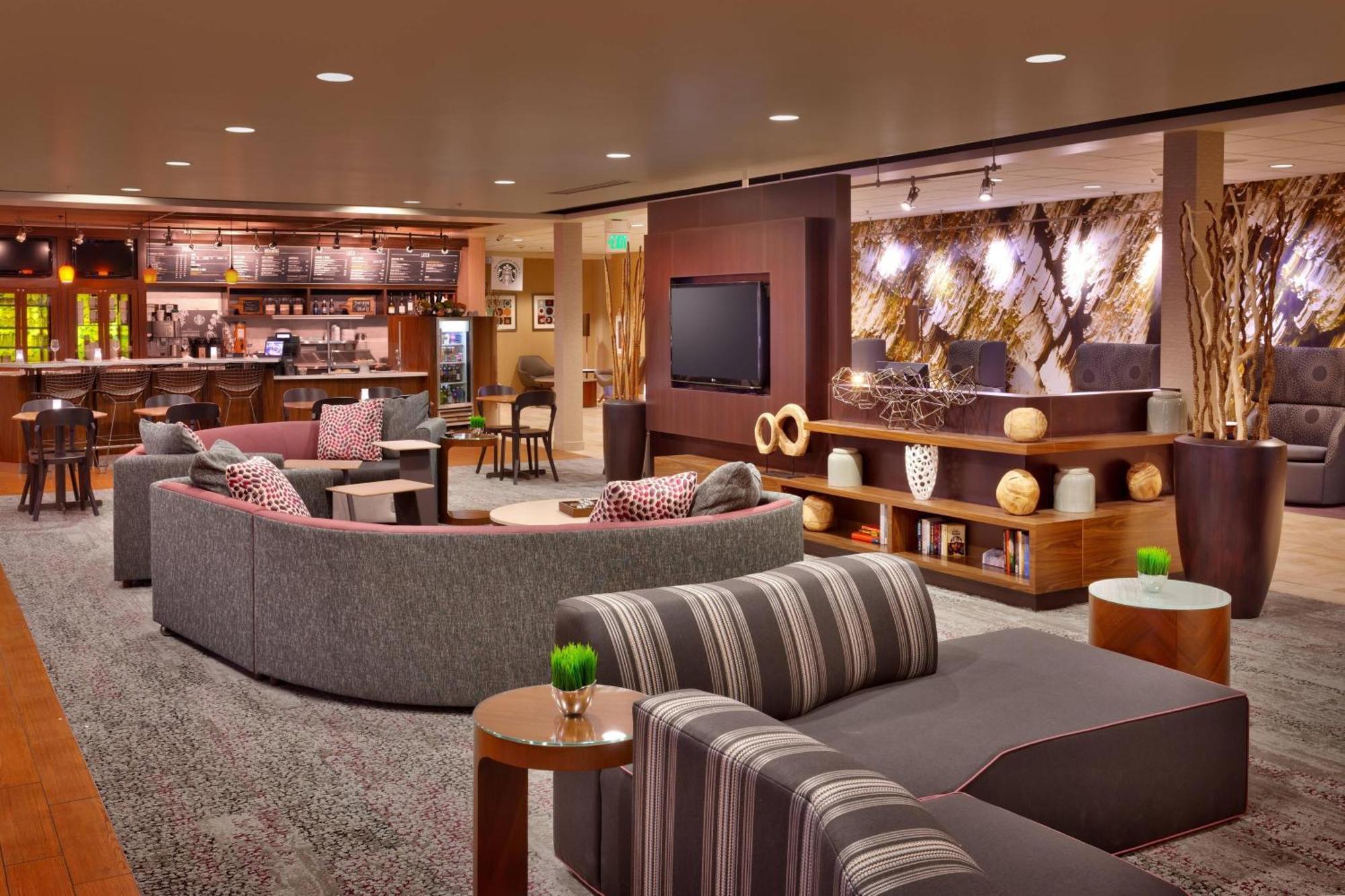 Courtyard By Marriott Salt