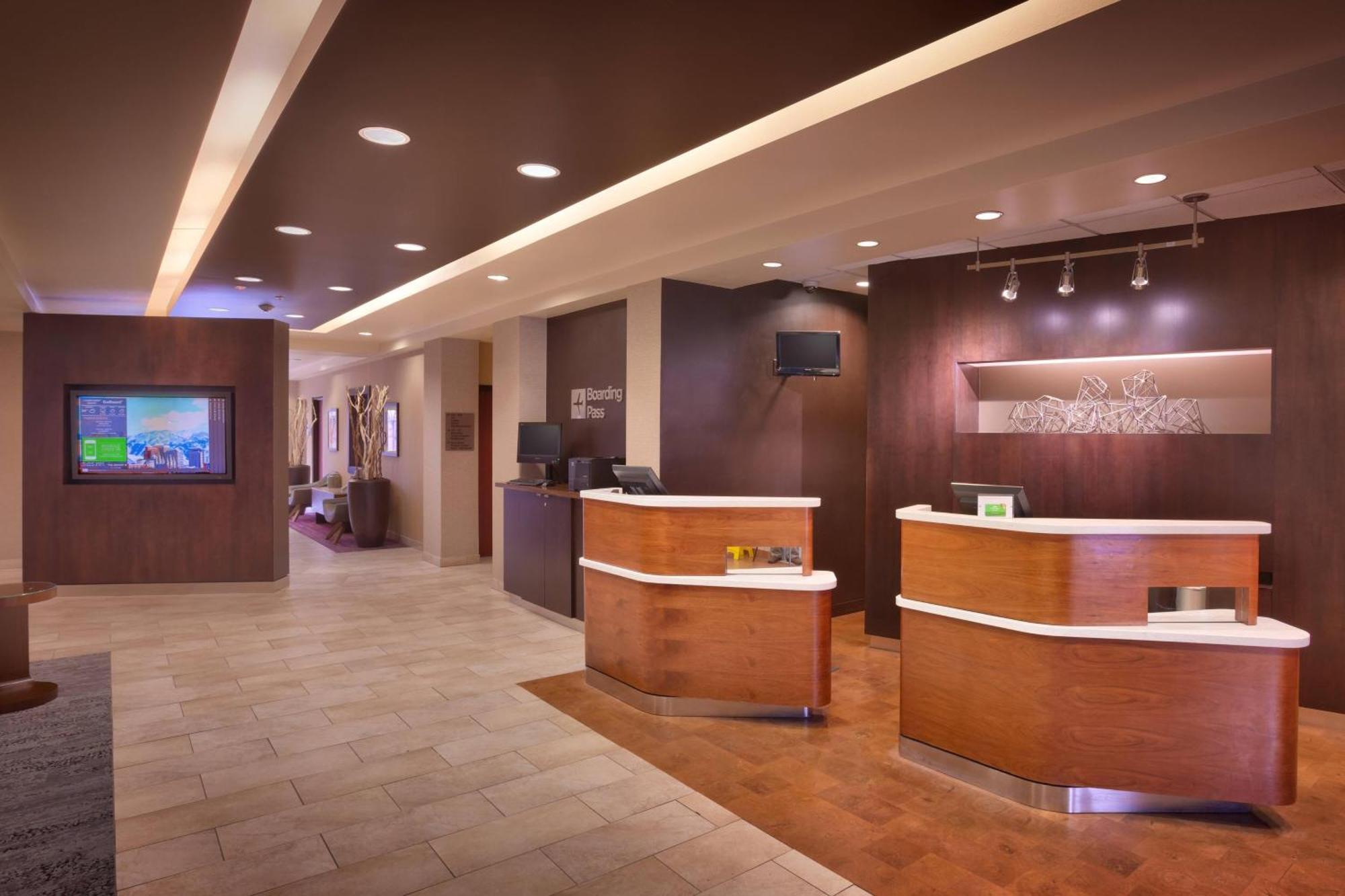 Courtyard By Marriott Salt Hotel 3*