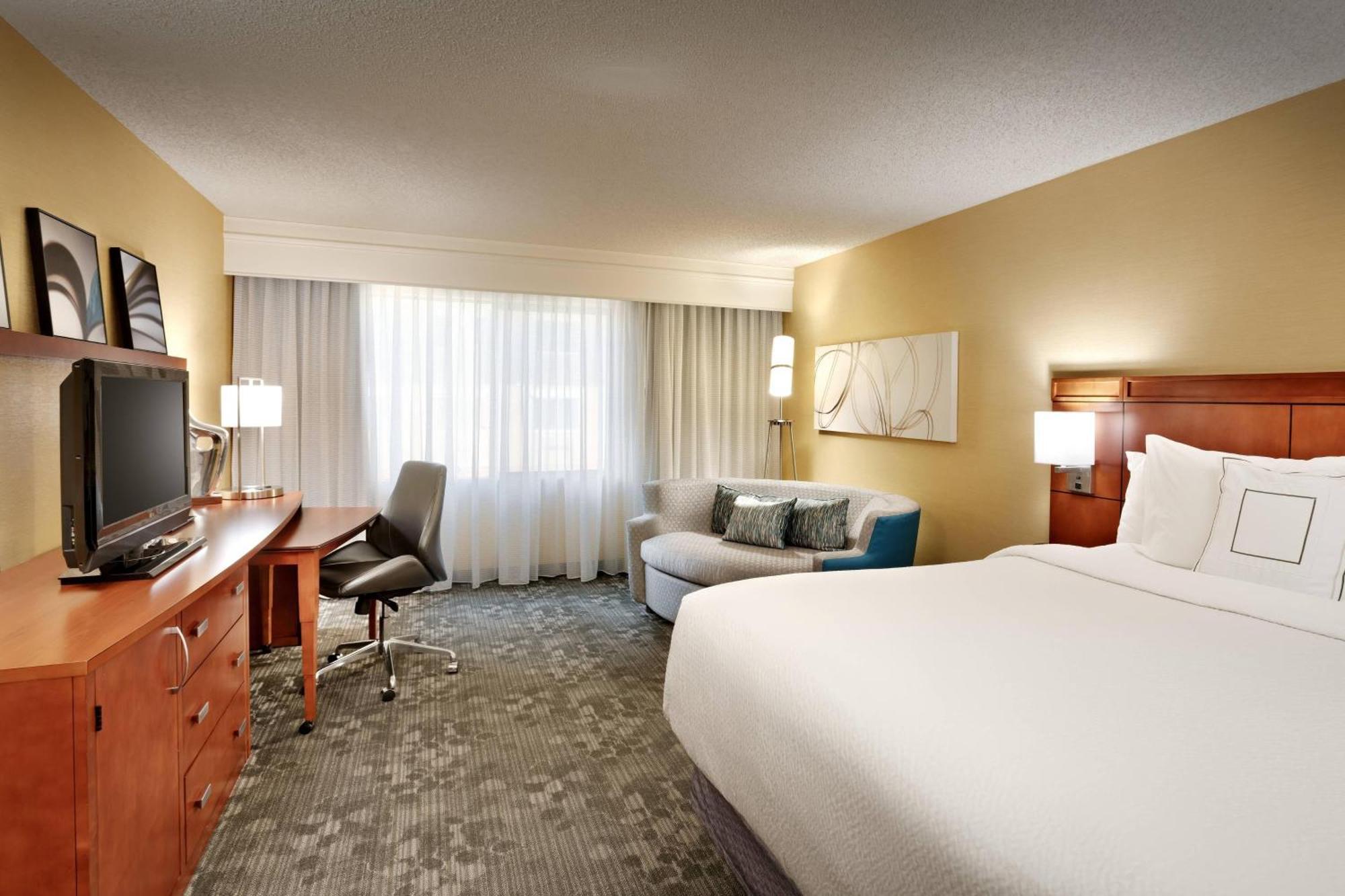 Courtyard By Marriott Salt 3*