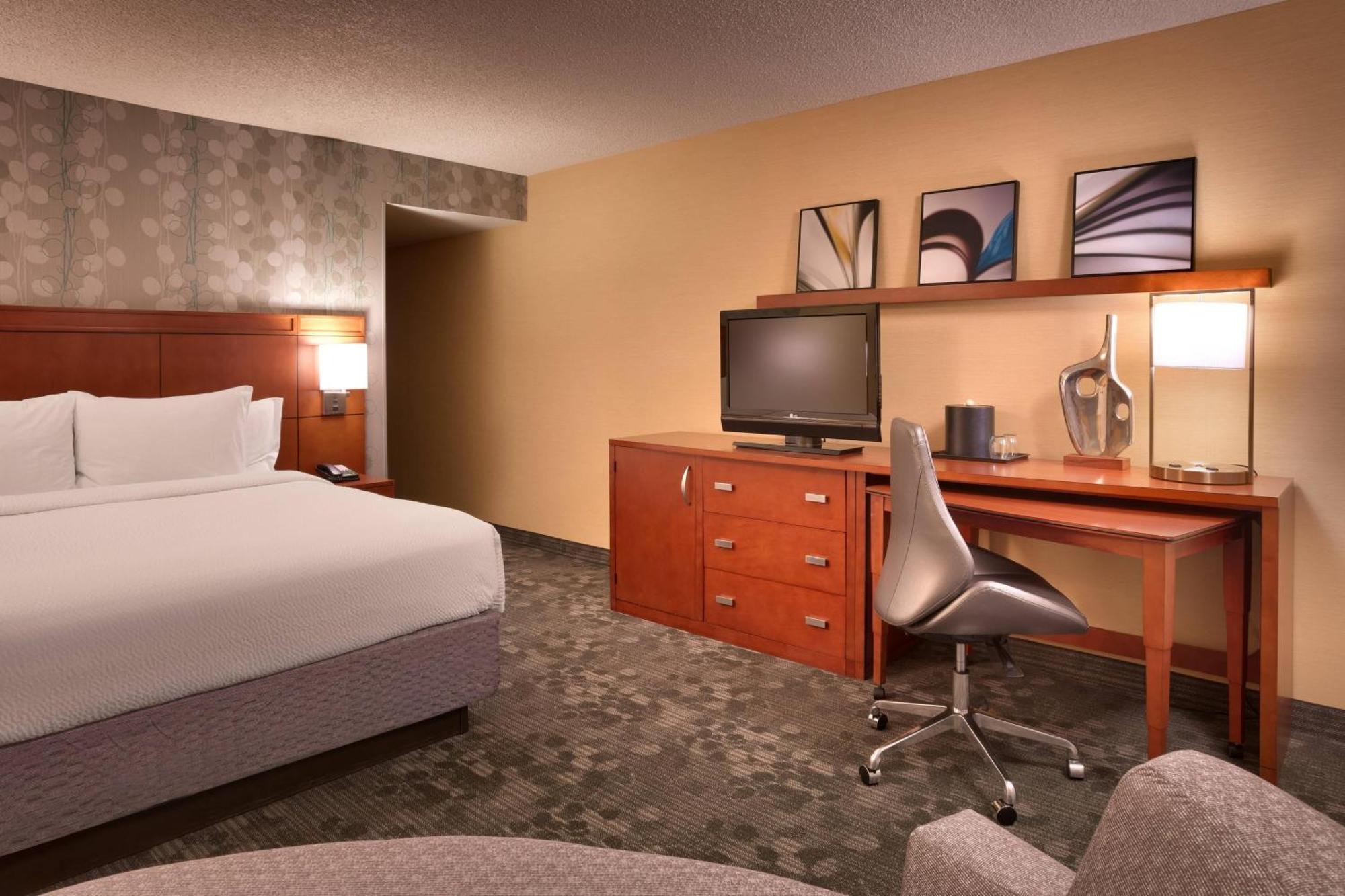Hotel Courtyard By Marriott Salt 3*
