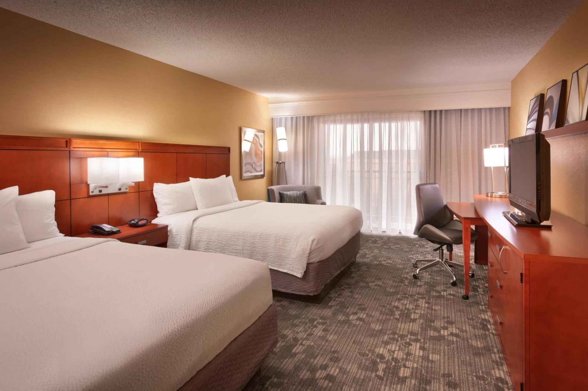 Courtyard By Marriott Salt 3*