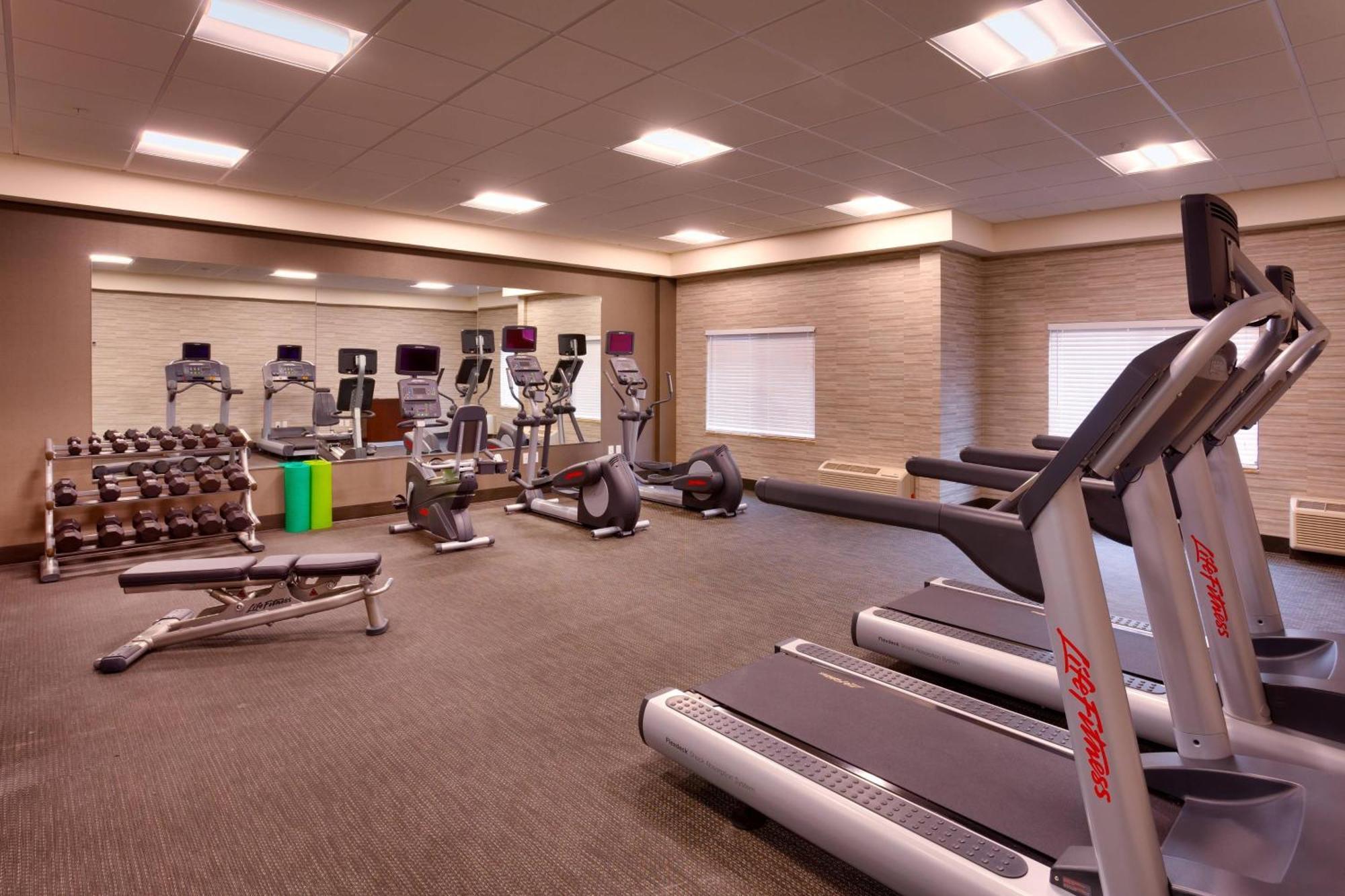 Courtyard By Marriott Salt Hotel