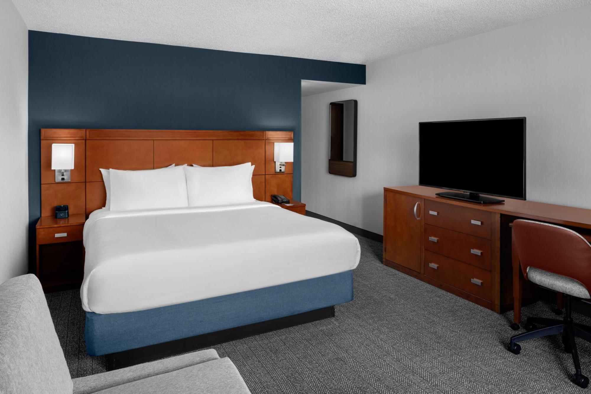 Courtyard By Marriott Salt 3*