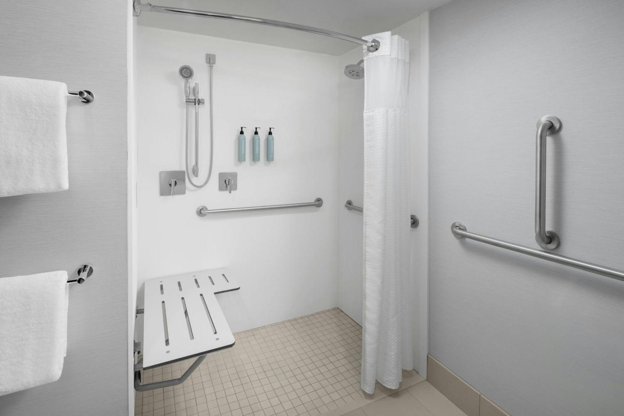 Courtyard By Marriott Salt Hotel 3*
