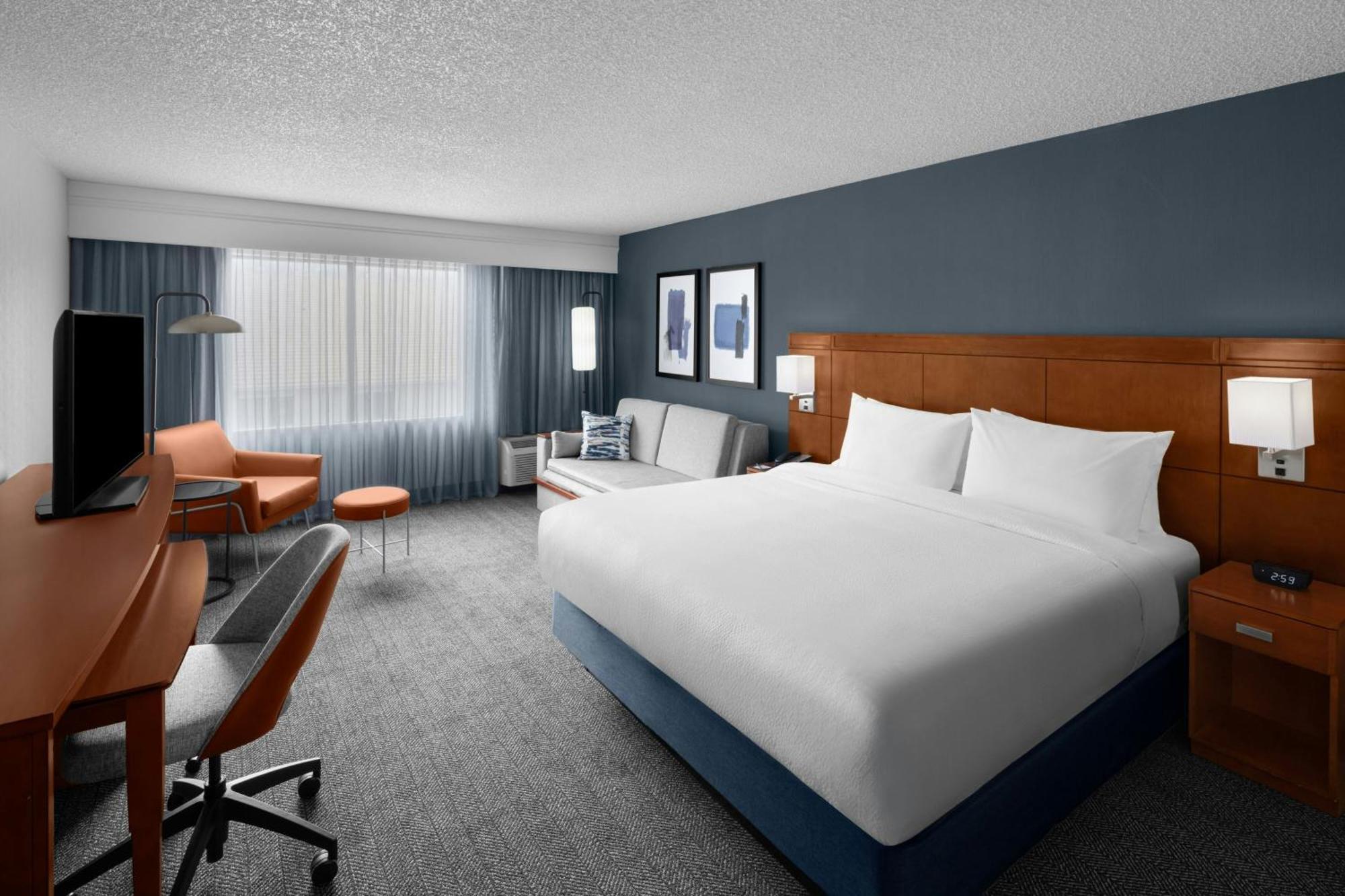 Courtyard By Marriott Salt