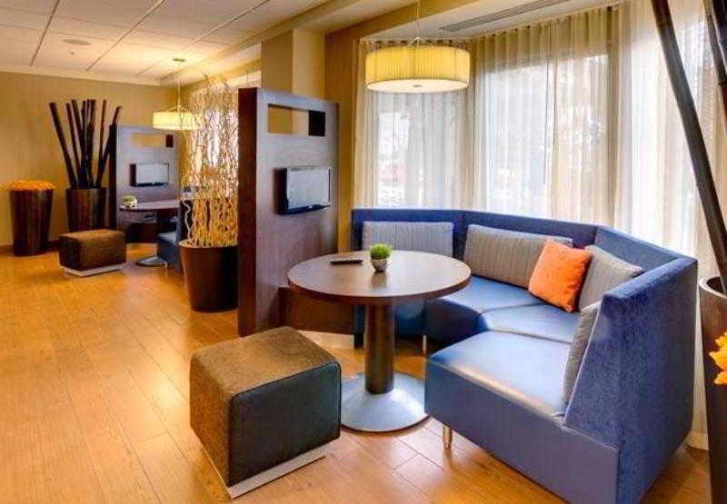 Courtyard By Marriott Salt
